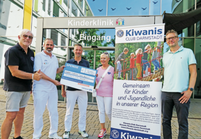 Scheckübergabe Kinderklinik, Kiwanis Darmstadt unterstützt gemeinnützige Schulranzenaktion, Kiwanis Club organisiert Schulranzen-Spendenaktion, Gemeinnützige Schulranzenwerkstatt mit Unterstützung von Kiwanis Darmstadt, Kiwanis Club fördert Schulranzenausgabe, Gemeinnützige Schulranzenberatung durch Kiwanis Darmstadt, Kiwanis Club veranstaltet Schulranzenverkauf für bedürftige Familien, Gemeinnütziger Schulranzenflohmarkt mit Beteiligung von Kiwanis Darmstadt, Kiwanis Club bietet Schulranzenreparatur und -austausch an, Gemeinnütziger Schulranzenverleih unterstützt von Kiwanis Darmstadt, Kiwanis Club initiiert Schulranzen-Upcycling-Projekt für umweltbewusste Lösungen, Gemeinnützige Bildungsinitiative von Kiwanis Darmstadt, Kiwanis Club fördert Leseprojekte und Bücherbeschaffung, Gemeinnütziger Musikunterricht unterstützt von Kiwanis Darmstadt, Kiwanis Club ermöglicht Sprachförderungsprogramme für benachteiligte Kinder, Gemeinnützige Sportcamps in Zusammenarbeit mit Kiwanis Darmstadt, Kiwanis Club organisiert Gesundheitsworkshops und Ernährungsberatung, Gemeinnützige Theatergruppen finanziert von Kiwanis Darmstadt, Kiwanis Club unterstützt Kunstprojekte für Jugendliche, Gemeinnützige Mentoring-Programme in Kooperation mit Kiwanis Darmstadt, Kiwanis Club fördert Naturerlebniscamps für sozial benachteiligte Kinder und Jugendliche