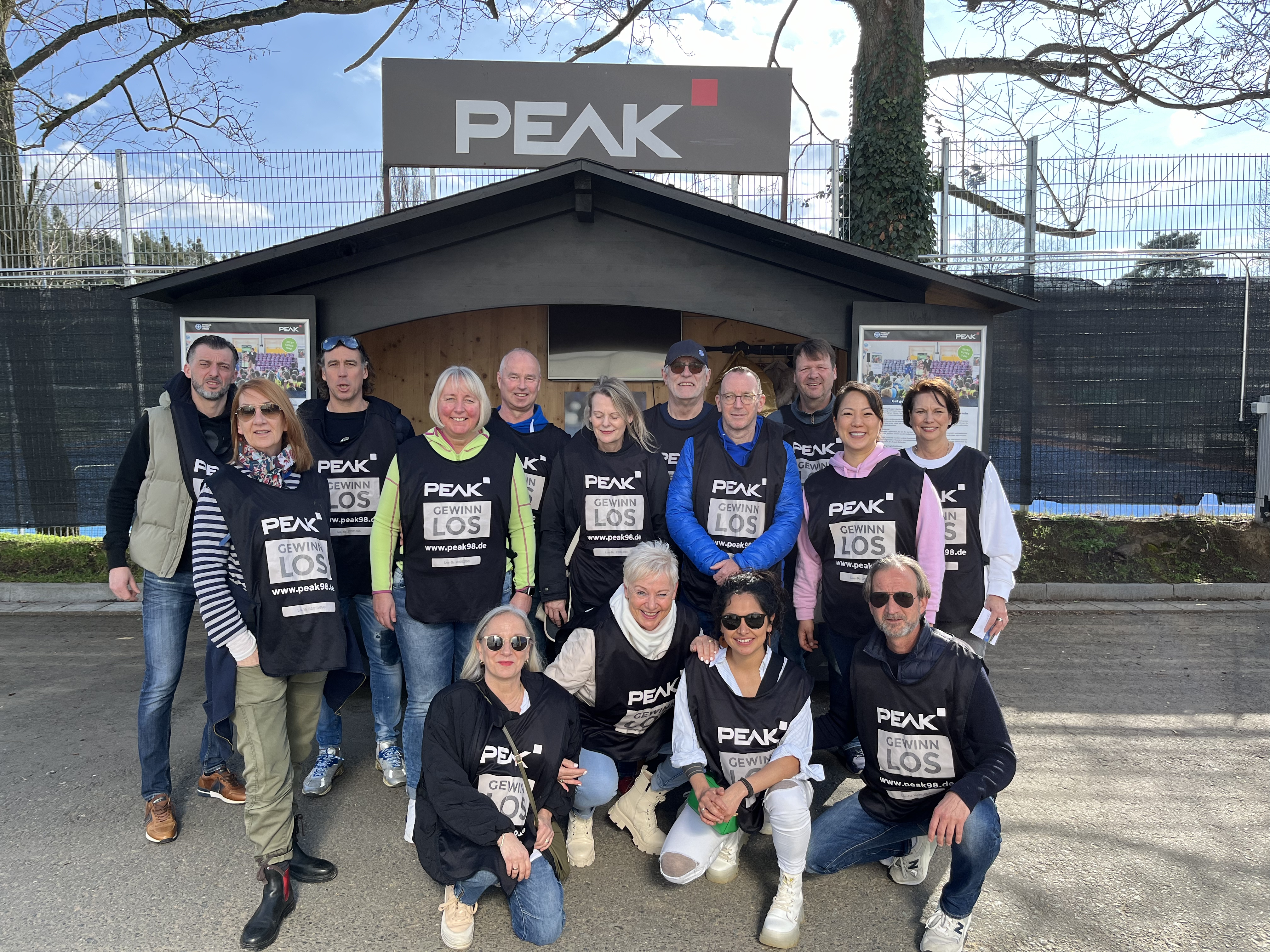 Kiwanis Verein Darmstadt, PEAK, SV Darmstadt 98, Sammelaktion, Loskauf, Gemeinschaftssinn, Unterstützung, Lilien, Erfolg, Solidarität, Zusammenhalt, Initiative, Darmstädter Gemeinschaft, lokale Initiativen, Partnerschaften, sportlicher Erfolg, Einheit, Stärke, positive Veränderungen, Bürgerinnen und Bürger, Spiele, Veranstaltungen, Präsenz, Engagement, Inspiration, Gemeinschaft, Zusammenhalts, Kraft, Beispiel, auf geht’s Kiwanis Verein Darmstadt, PEAK, SV Darmstadt 98, Sammelaktion, Loskauf, Gemeinschaftssinn, Unterstützung, Lilien, Erfolg, Solidarität, Zusammenhalt, Initiative, Darmstädter Gemeinschaft, lokale Initiativen, Partnerschaften, sportlicher Erfolg, Einheit, Stärke, positive Veränderungen, Bürgerinnen und Bürger, Spiele, Veranstaltungen, Präsenz, Engagement, Inspiration, Gemeinschaft, Zusammenhalts, Kraft, Beispiel, auf geht's