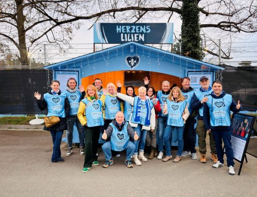 Beim Topspiel zwischen dem SV Darmstadt 98 und dem FC Schalke 04, das 1:1 endete, hatte der Kiwanis Club Darmstadt die Gelegenheit, im Stadion Spenden für sein Schulranzen-Projekt zu sammeln